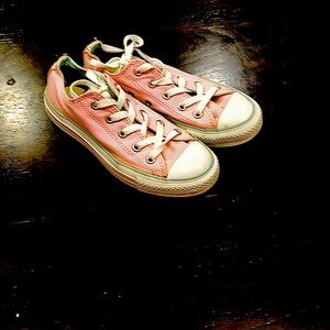Pink converse